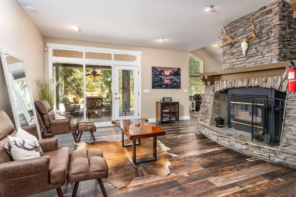 New Yosemite Family Retreat With Pond & Game Room! Coarsegold Exterior foto
